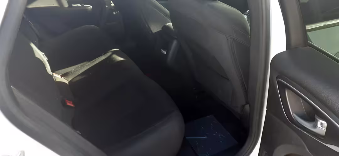 2017 Chrysler 200 - 1C3CCCFBXHN500961 - Image #10